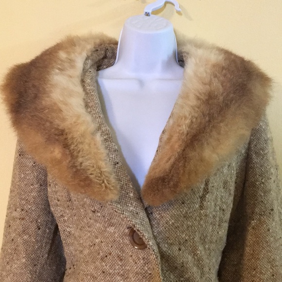 Astonishing Vintage Tweet Coat with Fox Fur Collar